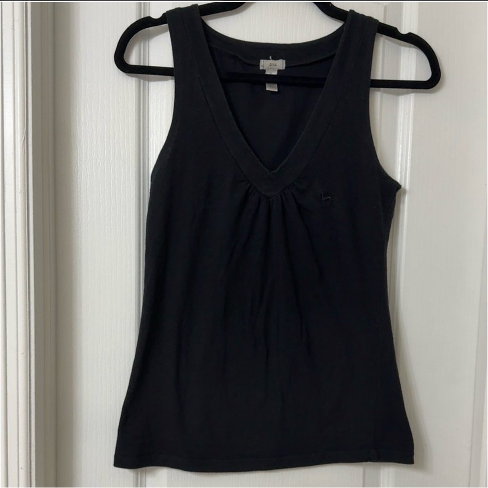Diva black V-neck sleeveless tank top size M